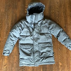 Boys The North Face down filled jacket size M
